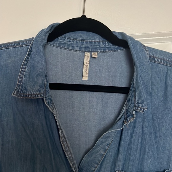 Chambray XL button down - Picture 3 of 5